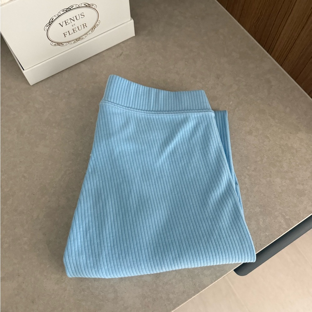 ALO Yoga Light Blue Ribbed Leggings